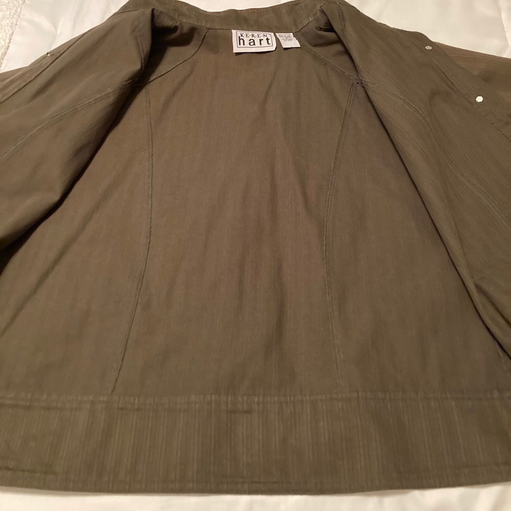 Lady’s jacket. - Picture 2 of 5